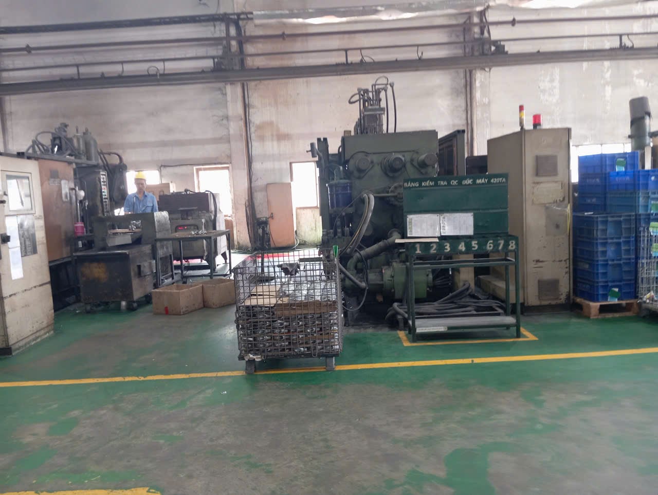 Die casting machine 420T.jpg